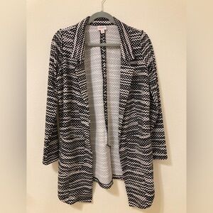 LuLaRoe Gwen Blazer with Black and White Print Size XS